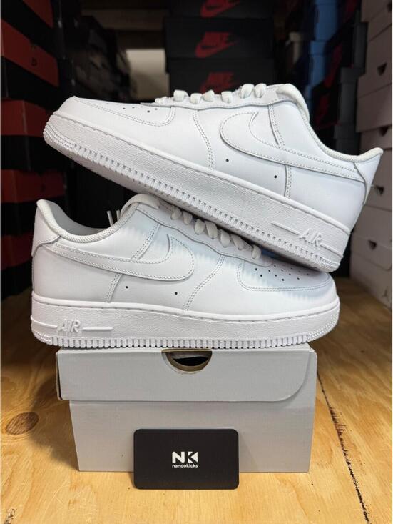 Nike Air Force 1 \'07 \'Triple White\' CW2288-111 BRAND NEW MENS SIZE 9.5 main image 4